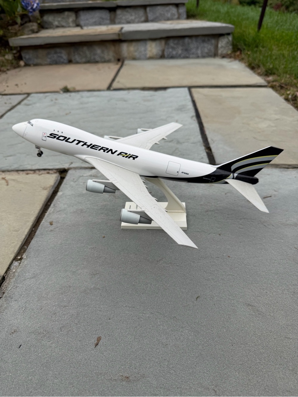 Southern Air White & Black Boeing 747-200F Airplane Model